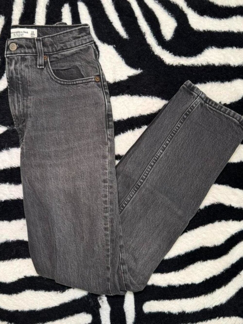 Abercrombie & Fitch | Black Ultra High Rise 90s Straight Jean Denim 23R 000